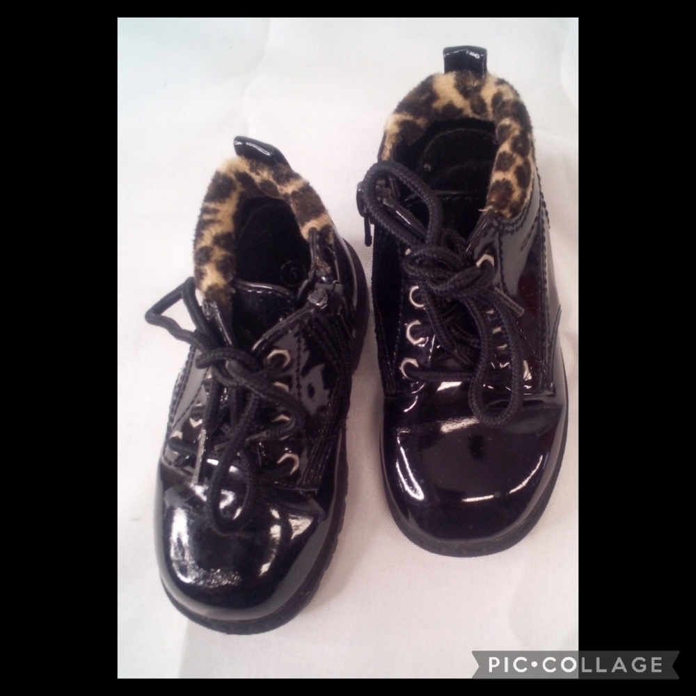 Little girl patent leather black booties